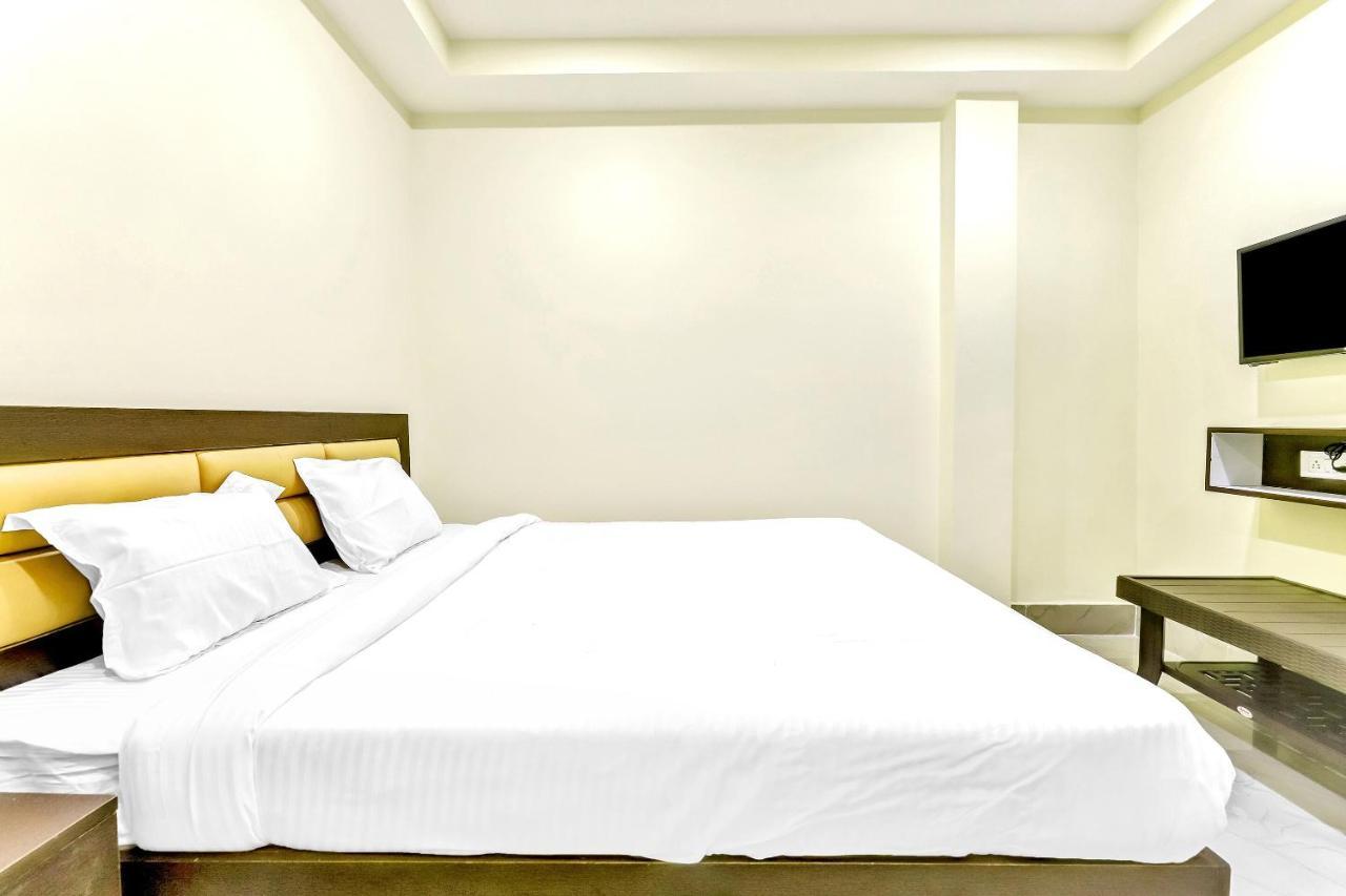 Capital O 85514 Kalpana Hotel Guwahati Zewnętrze zdjęcie
